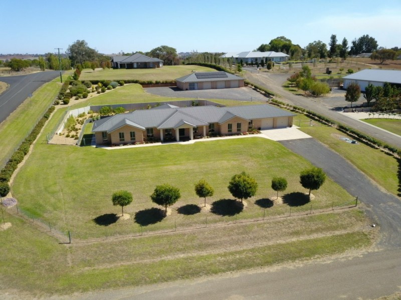 11 Matilda Place, Young NSW 2594