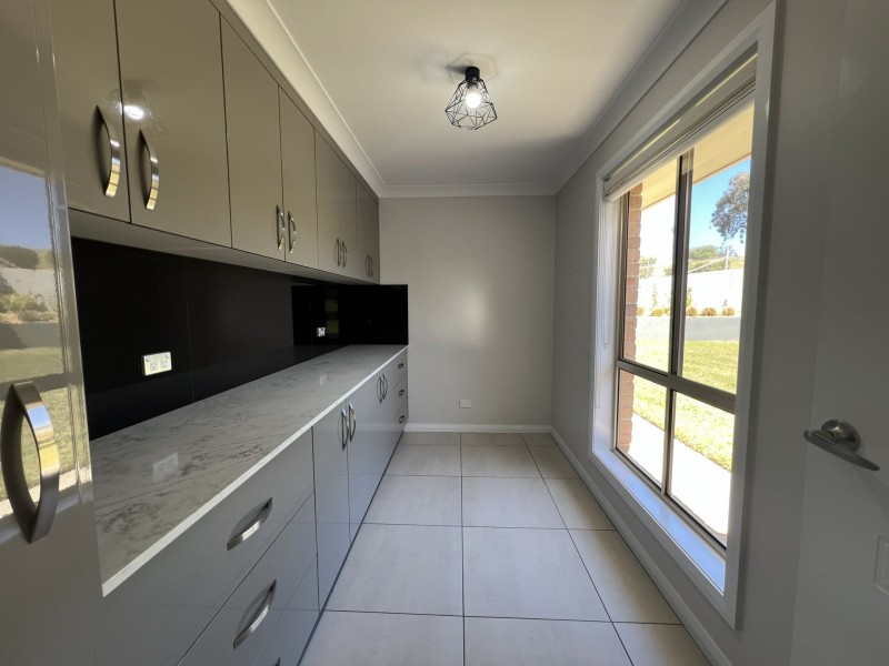 11 Matilda Place, Young NSW 2594