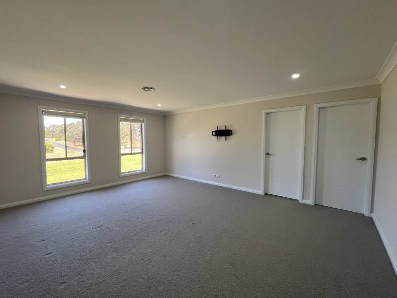 11 Matilda Place, Young NSW 2594