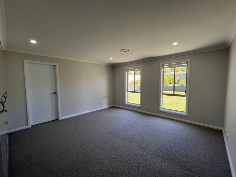 11 Matilda Place, Young NSW 2594