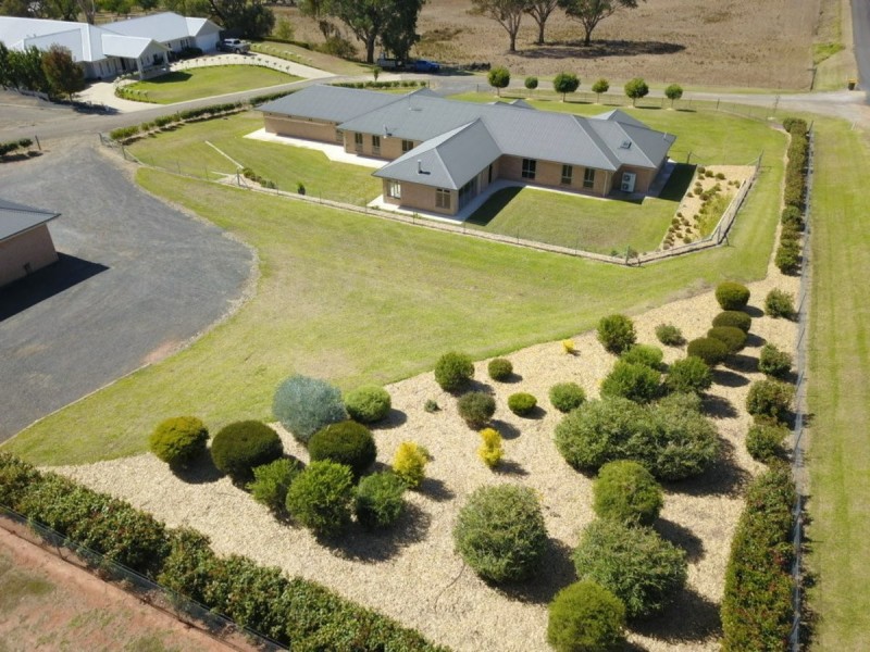 11 Matilda Place, Young NSW 2594