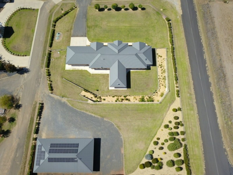 11 Matilda Place, Young NSW 2594