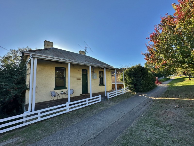 17 Main Street, Young NSW 2594