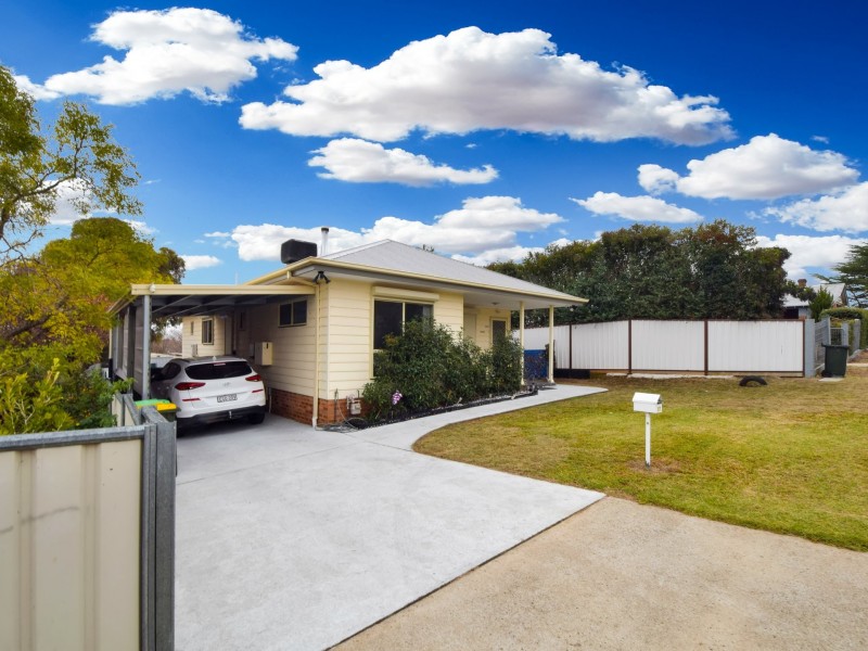 17 Taylor Rd, Young NSW 2594