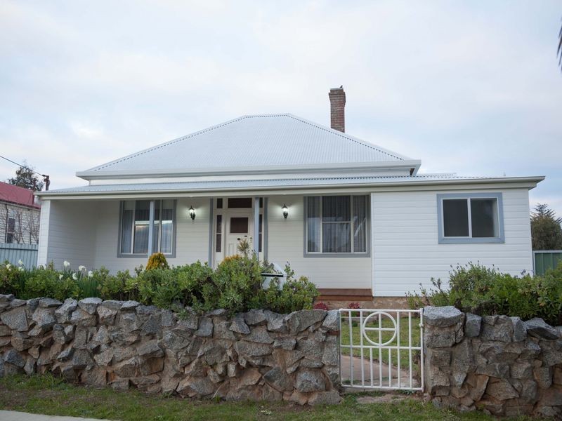 42 McLerie Street, Young NSW 2594