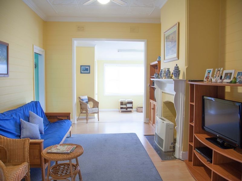 42 McLerie Street, Young NSW 2594