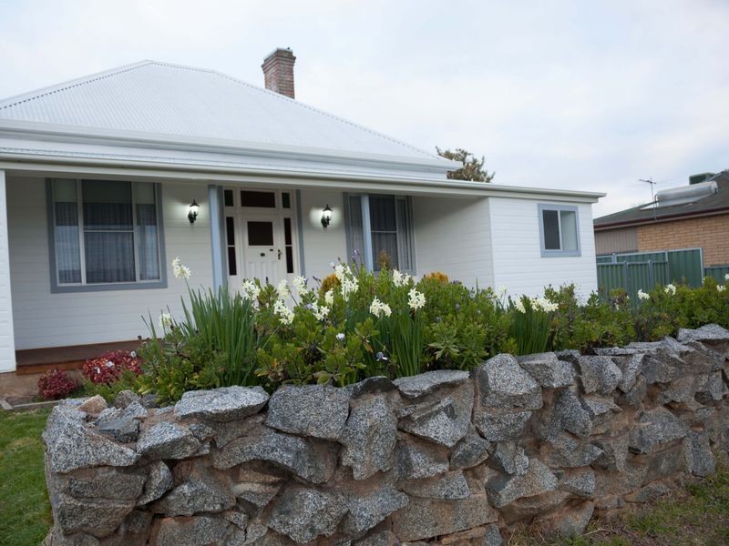 42 McLerie Street, Young NSW 2594