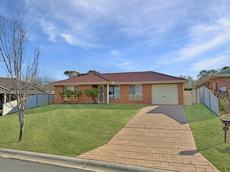 9 Mathew Street, Young NSW 2594