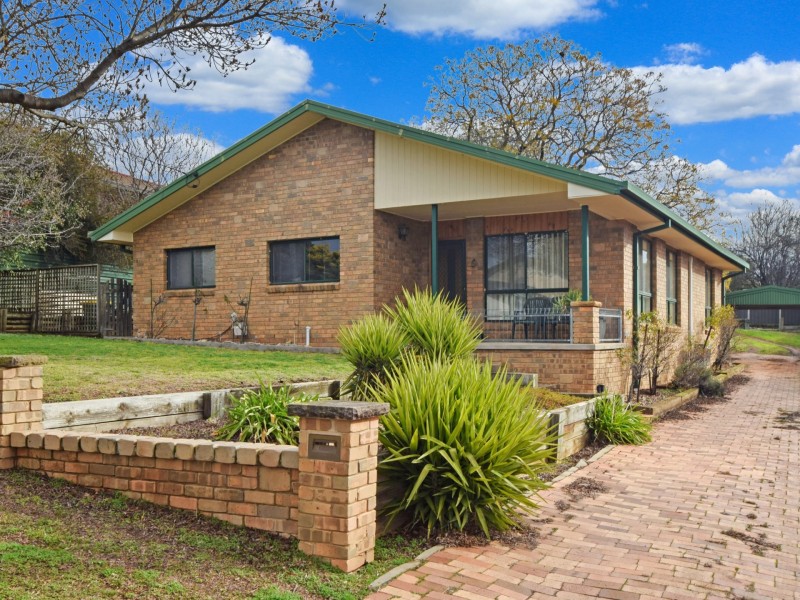 33 Cowper Street, Young NSW 2594