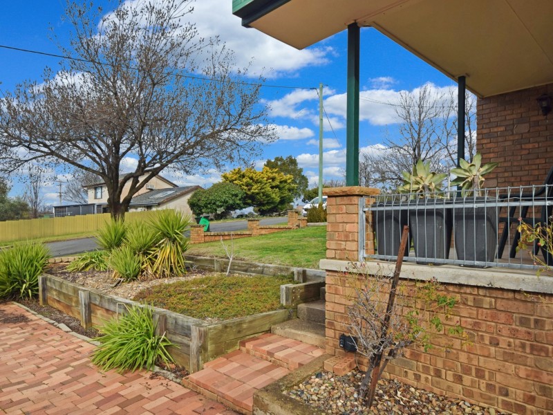 33 Cowper Street, Young NSW 2594