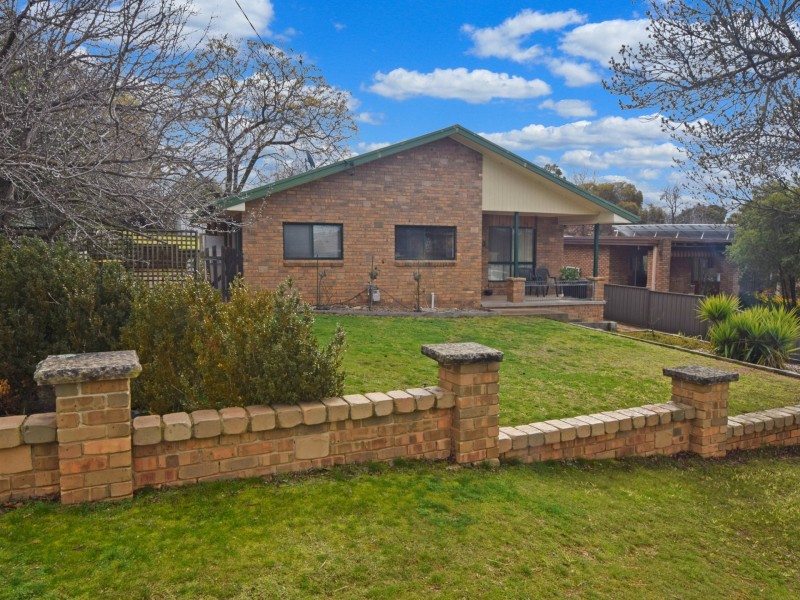 33 Cowper Street, Young NSW 2594