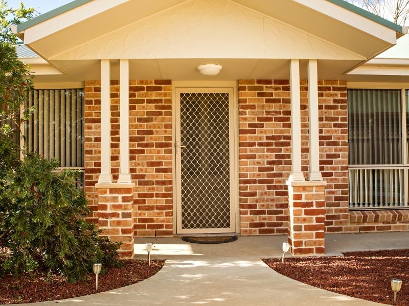 2/37 Spring Street, Young NSW 2594