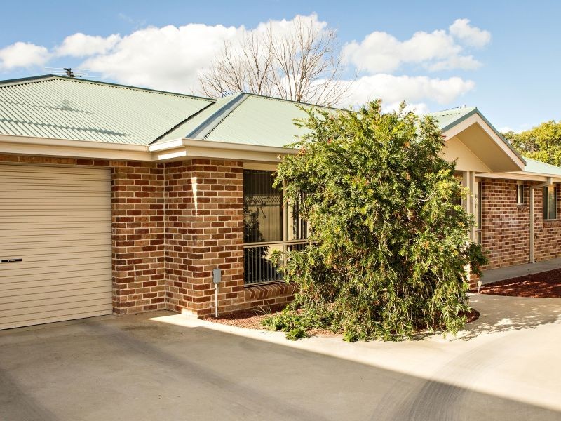 2/37 Spring Street, Young NSW 2594