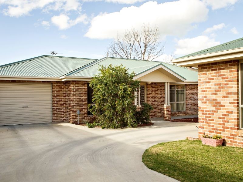 2/37 Spring Street, Young NSW 2594