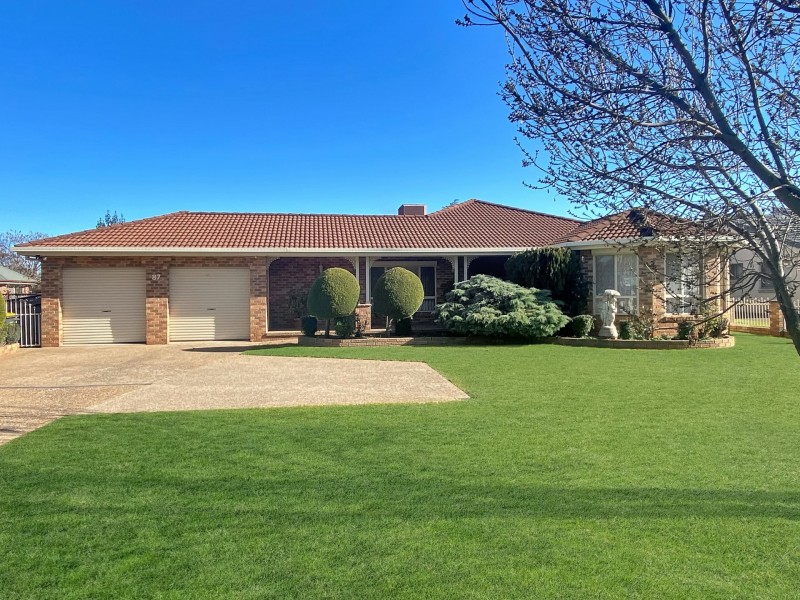 87 Thornhill Street, Young NSW 2594