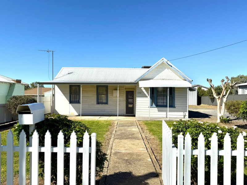 134 William Street, Young NSW 2594