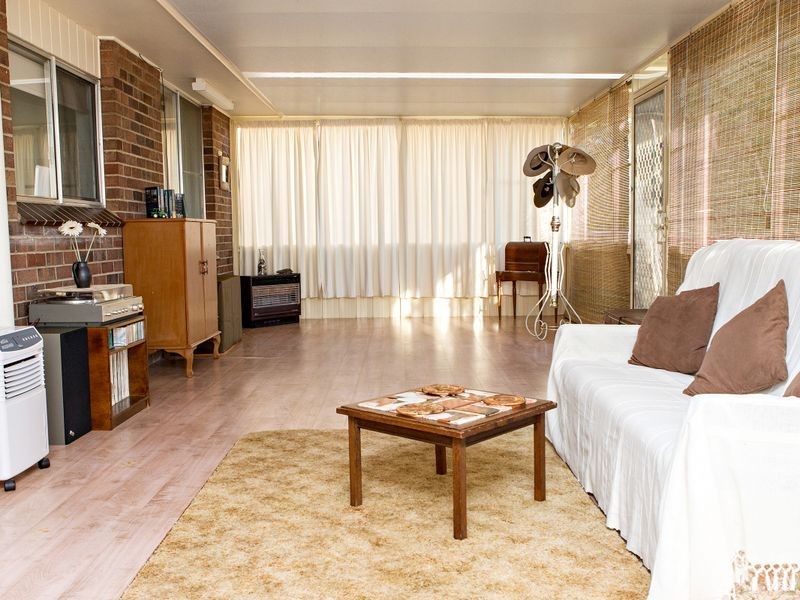 16 Toompang Street, Young NSW 2594