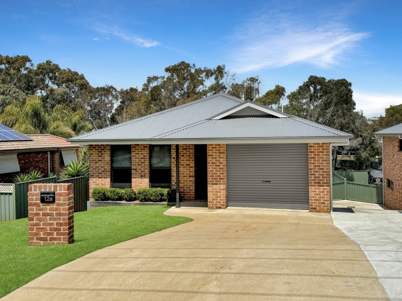 12A Keevil Drive, Young NSW 2594