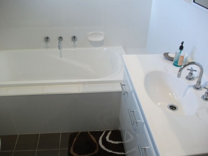 8 Mayoh Place, Young NSW 2594