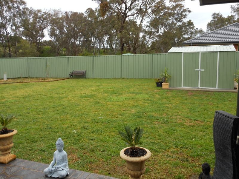 8 Mayoh Place, Young NSW 2594