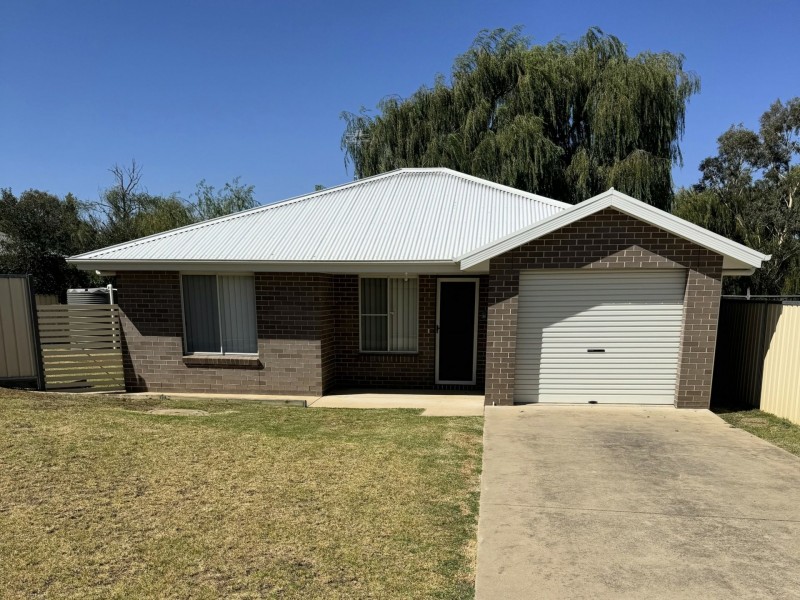 9 Lachlan Close, Young NSW 2594
