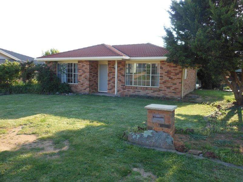 7 Jimmy Noonan Place, Young NSW 2594