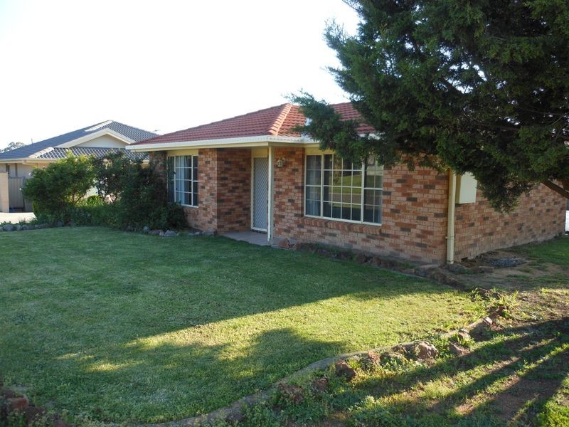 7 Jimmy Noonan Place, Young NSW 2594