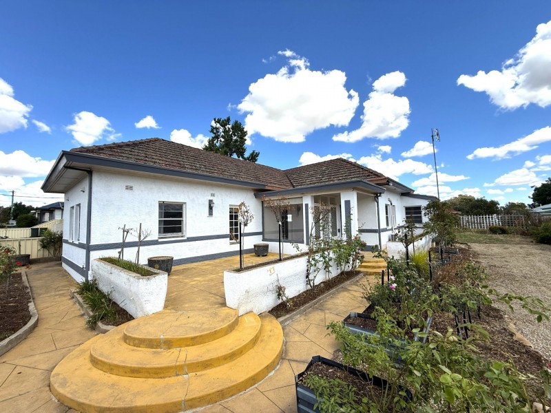 27 Thornhill Street, Young NSW 2594