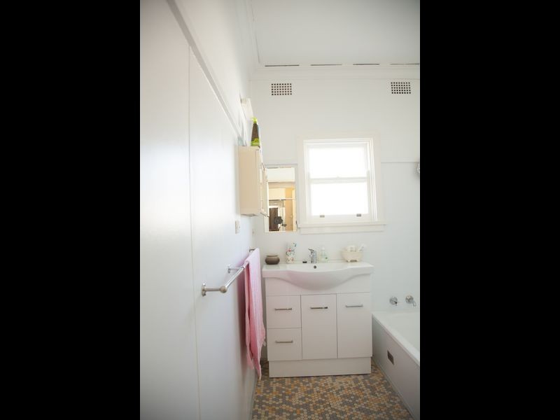 75 Brock Street, Young NSW 2594