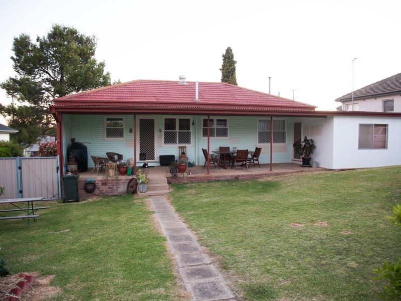 75 Brock Street, Young NSW 2594