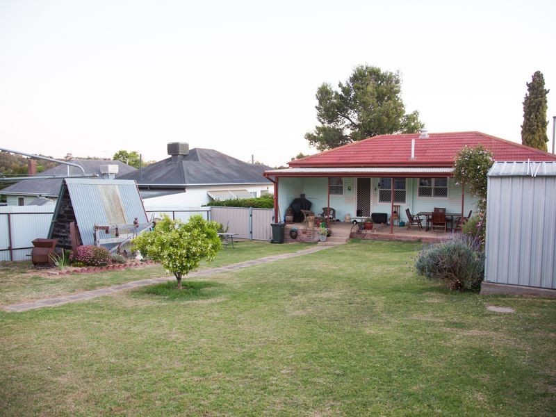 75 Brock Street, Young NSW 2594