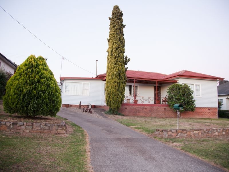 75 Brock Street, Young NSW 2594