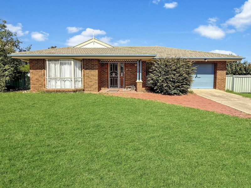 10 Angel Court, Young NSW 2594