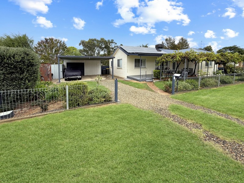 98 Edwards Street, Young NSW 2594