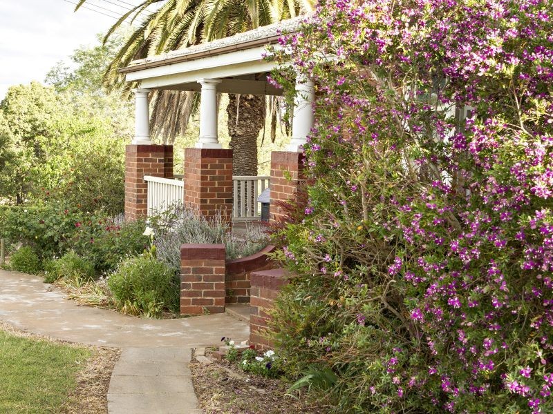 38 Demondrille Street, Young NSW 2594