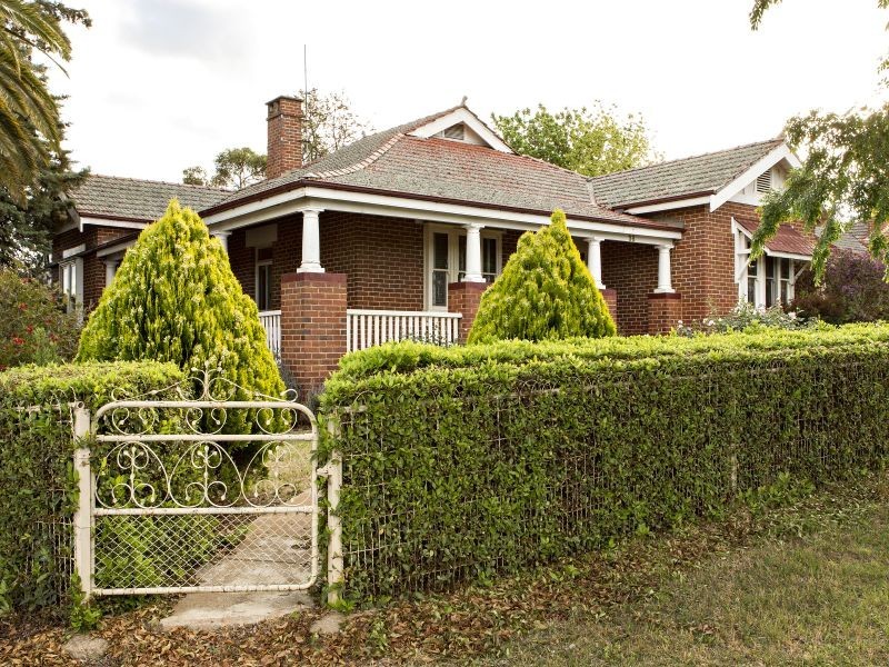 38 Demondrille Street, Young NSW 2594