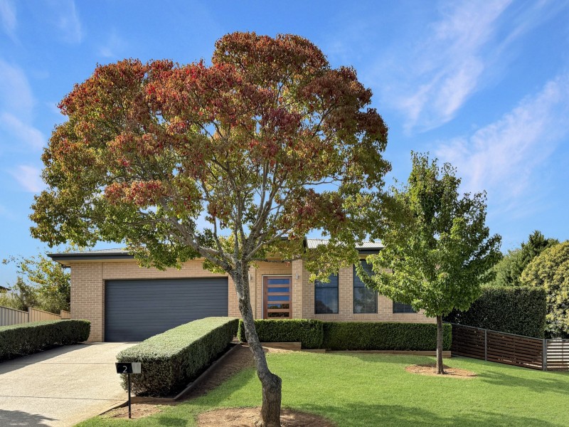 2 Bailes Crescent, Young NSW 2594