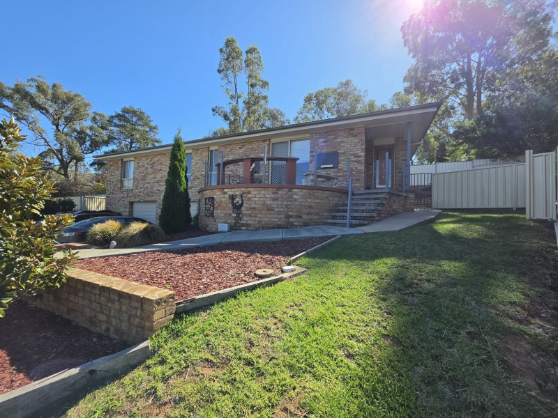 6 Hambrook Place, Young NSW 2594