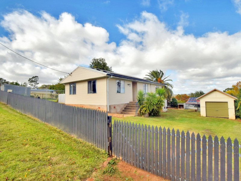 2 Nea Street, Young NSW 2594