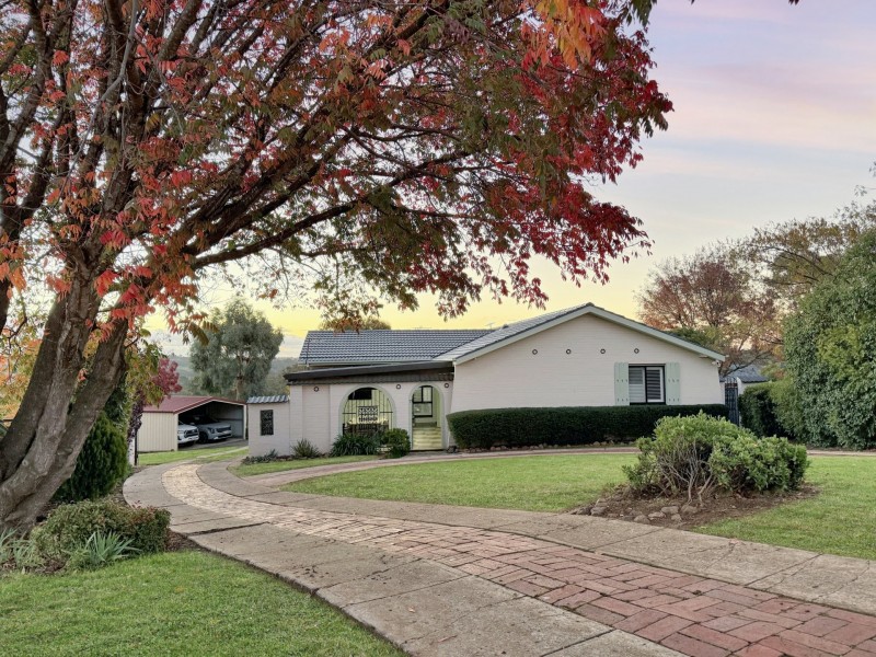 7 Normoyle Crescent, Young NSW 2594