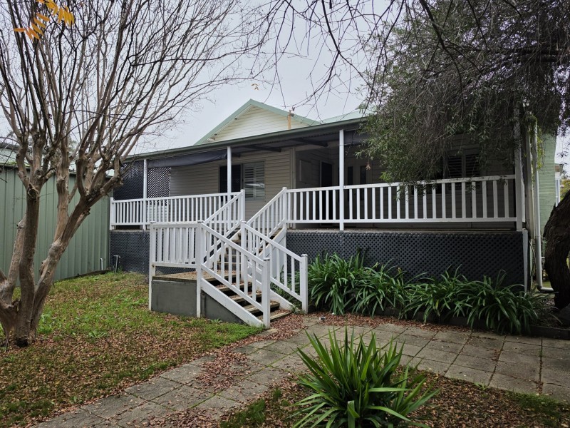 53 Blackett Avenue, Young NSW 2594