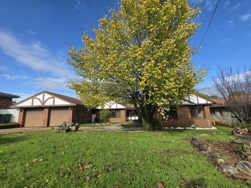 2 Nuthall Crescent, Young NSW 2594