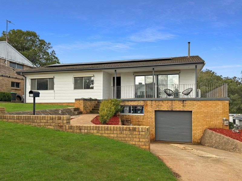 17 Fontenoy Street, Young NSW 2594