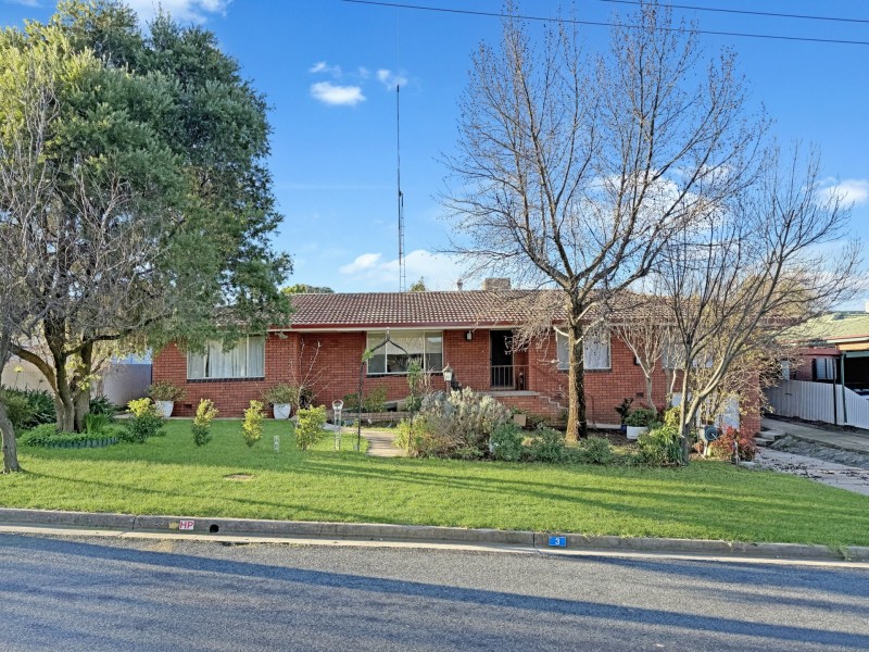 3 Bell Avenue, Young NSW 2594