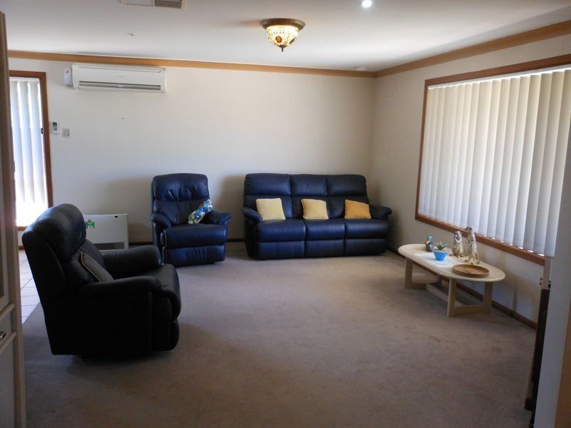2/20 Gordon Street, Young NSW 2594
