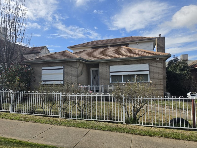 32 Clarke Street, Young NSW 2594