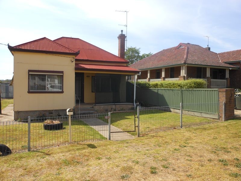 18 Yass St, Young NSW 2594