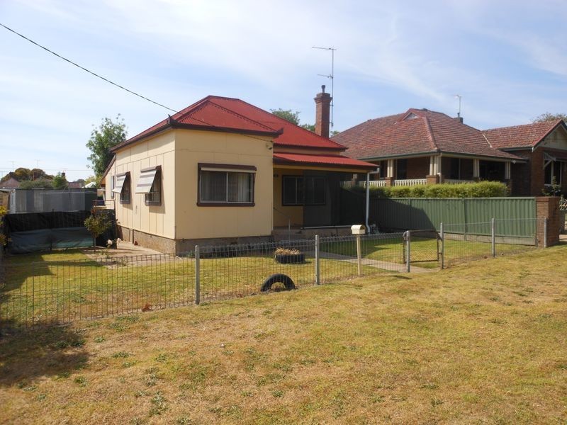 18 Yass St, Young NSW 2594