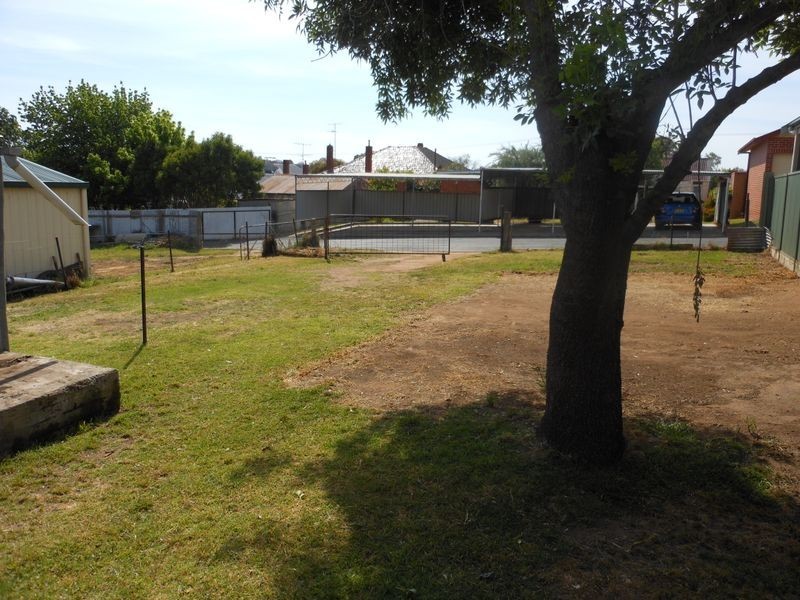 18 Yass St, Young NSW 2594