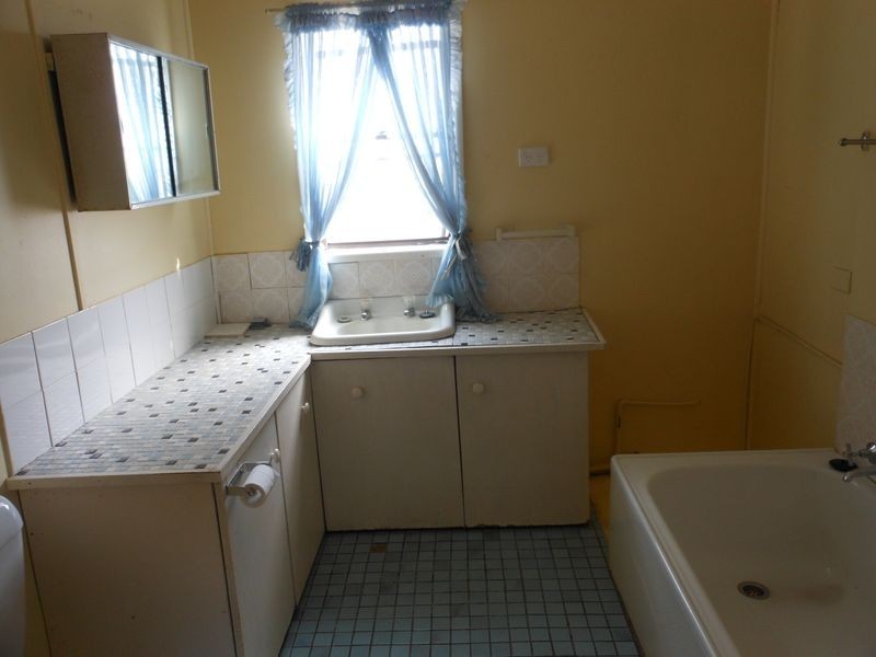 18 Yass St, Young NSW 2594